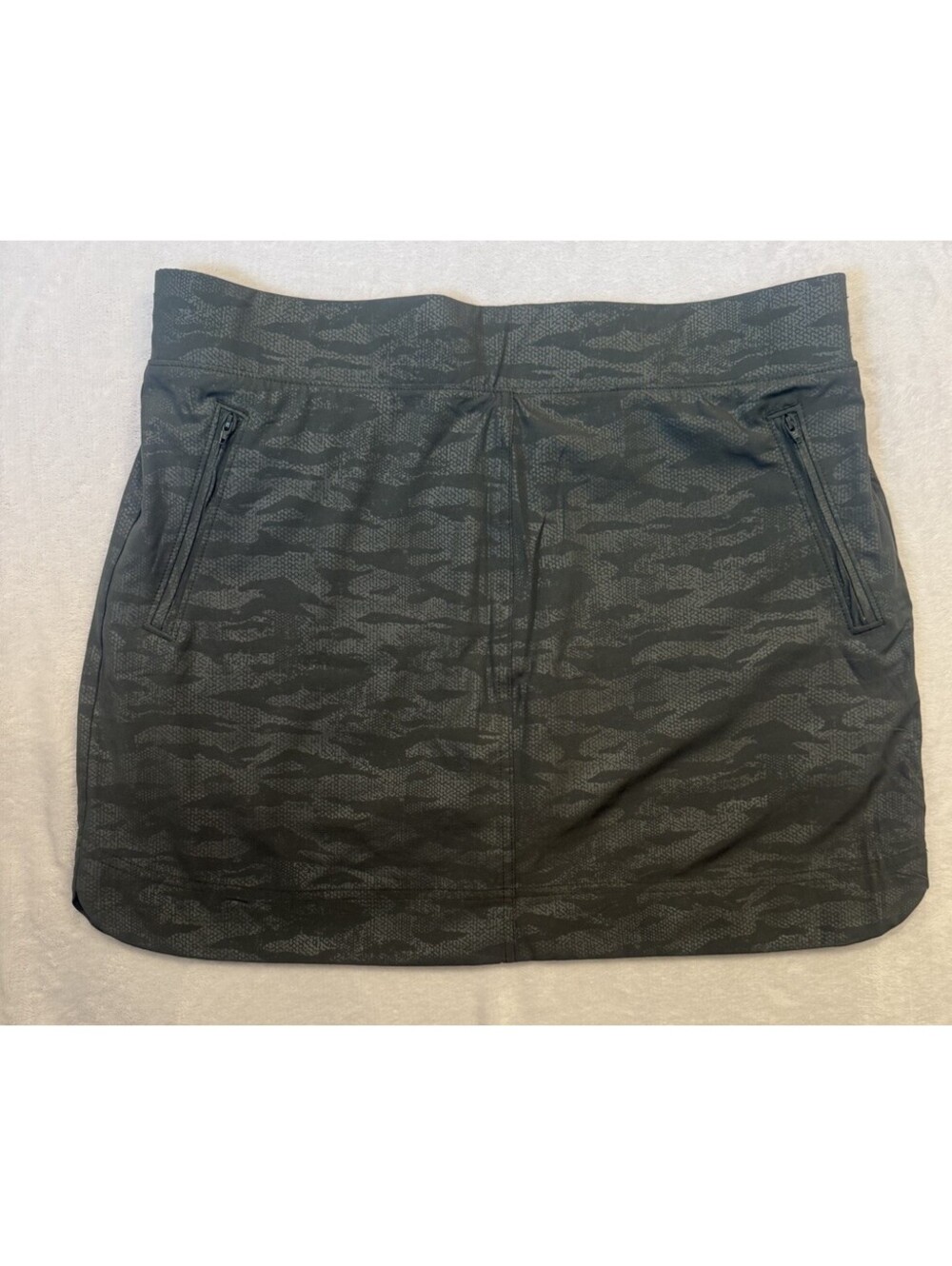 Orvis Skirt Skort Size L Golf Tennis Pockets Built in Shorts Green Camo
